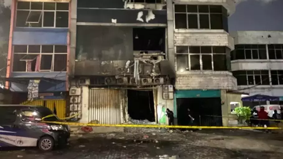 Kondisi kantor Terra Drone setelah terbakar pada Selasa 9 Desember 2025. - (Beritasatu.com/Andrew Tito)