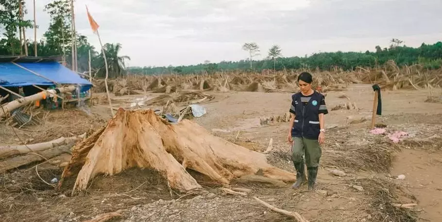 Andien saat mengunjungi Aceh untuk mennyalurkan bantuan ke korban banjir. - (Instagram.com/@andien)