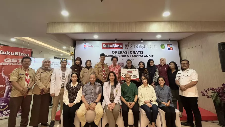 Sido Muncul bersama tim medis RS Hermina Bogor saat pelaksanaan operasi sumbing bibir gratis, pada Rabu 14 Januari 2026. - (Beritasatu.com/Gesa Vitara)