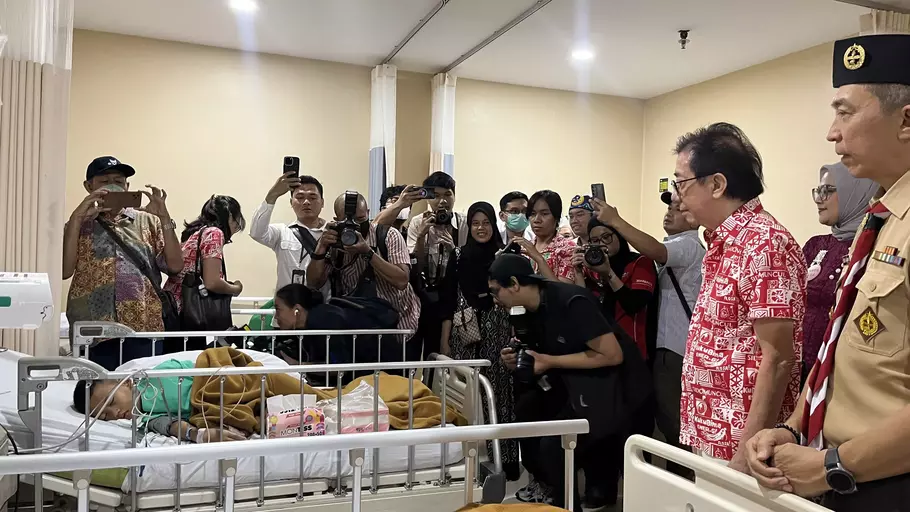 Sido Muncul menyapa anak yang telah menjalani operasi sumbing bibir di RS Hermina Bogor. - (Beritasatu.com/Gesa Vitara)