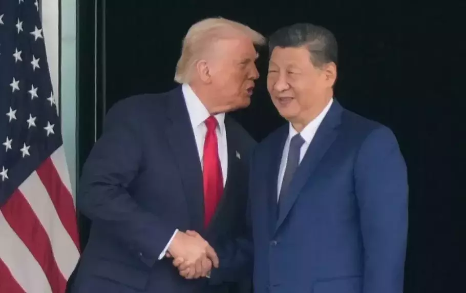Presiden Amerika Serikat (AS) Donald Trump dan Presiden China Xi Jinping. - (AP Photo/Mark Schiefelbein)