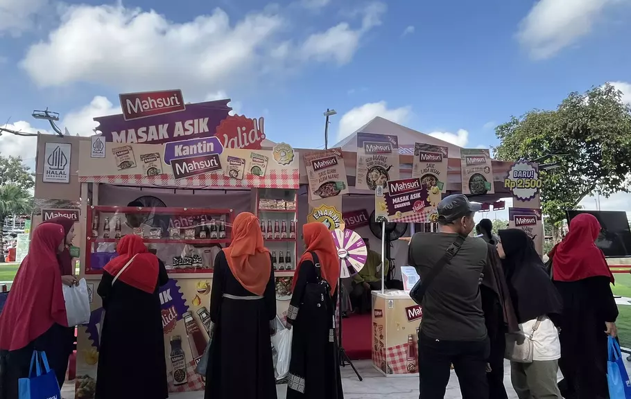 Booth Mahsuri ramai dikunjungi pengunjung dengan menghadirkan berbagai promo menarik dan games interaktif. - (Beritasatu.com/Istimewa)