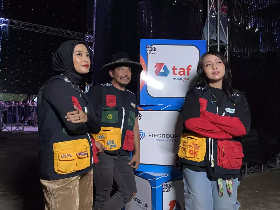 Personil Kotak Tantri (kiri), Cella (tengah) dan Chua (kanan) usai tampil di BTV Semesta Berpesta Bali. - (Beritasatu.com/Yurike Metriani)