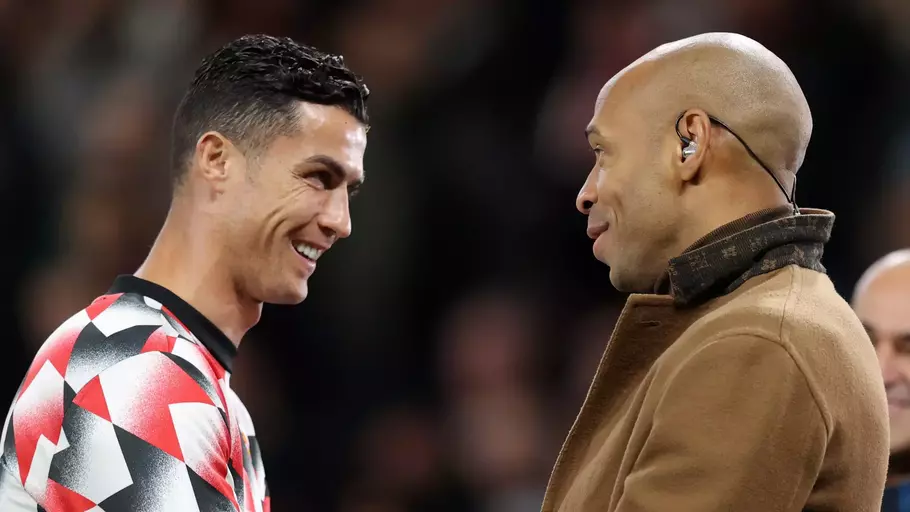 Thierry Henry dan Ronaldo dalam sebuah kesempatan. - (Google/-)
