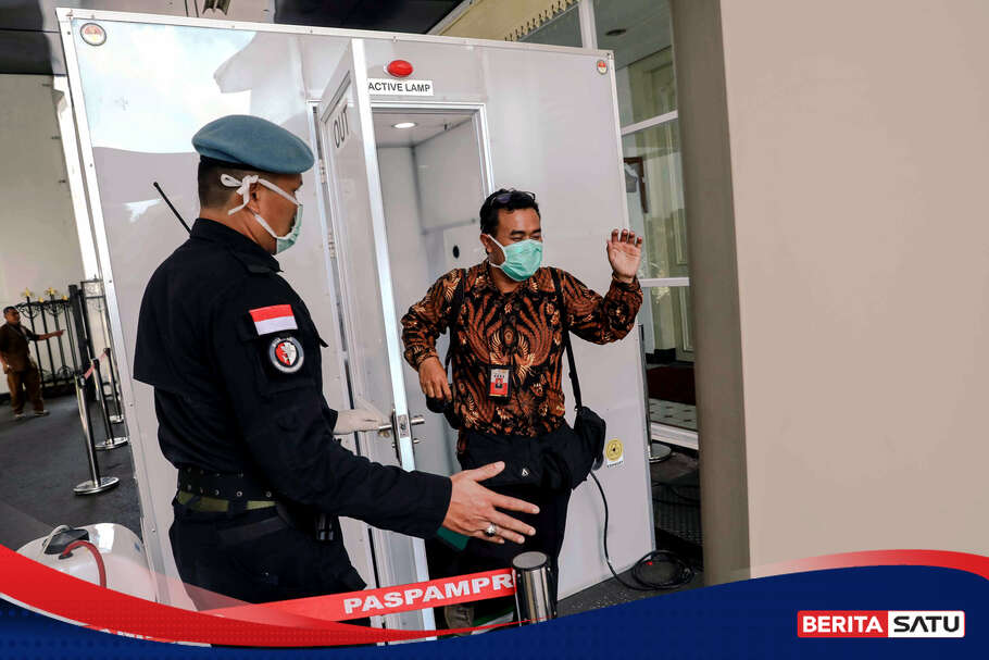 Ruang Steril Pengunjung Dipasang Di Pintu Masuk Istana Kepresidenan