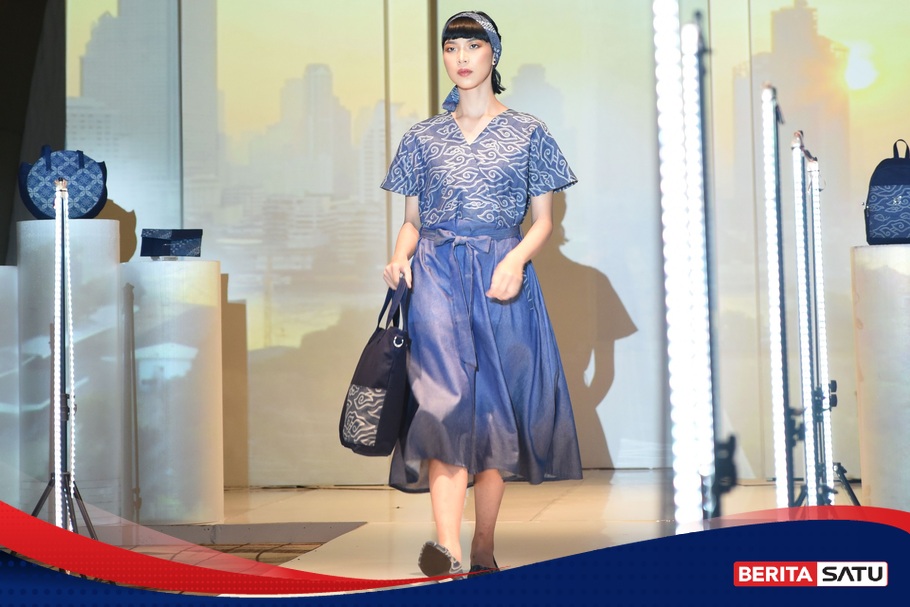 Brand fashion asal bandung ini rilis koleksi denim batik