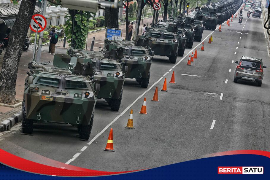 Tni Pamerkan Kendaraan Tempur Di Hut Tni Ke