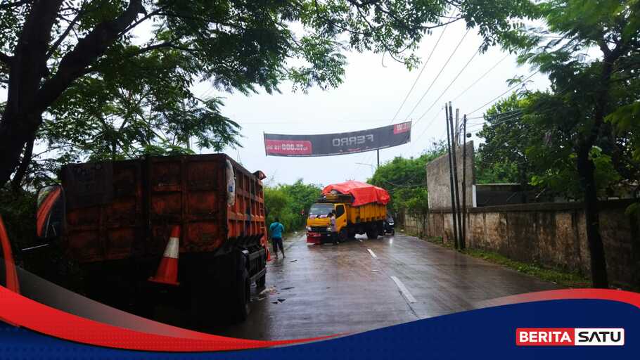 TPA Rawa Kucing Hampir Penuh, Truk Sampah Mengantre Untuk Masuk