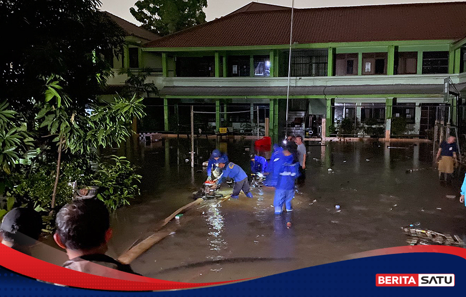 BPBD: 17 Jalan Tergenang Dan 41 RT Terdampak Banjir Jakarta - Halaman 1