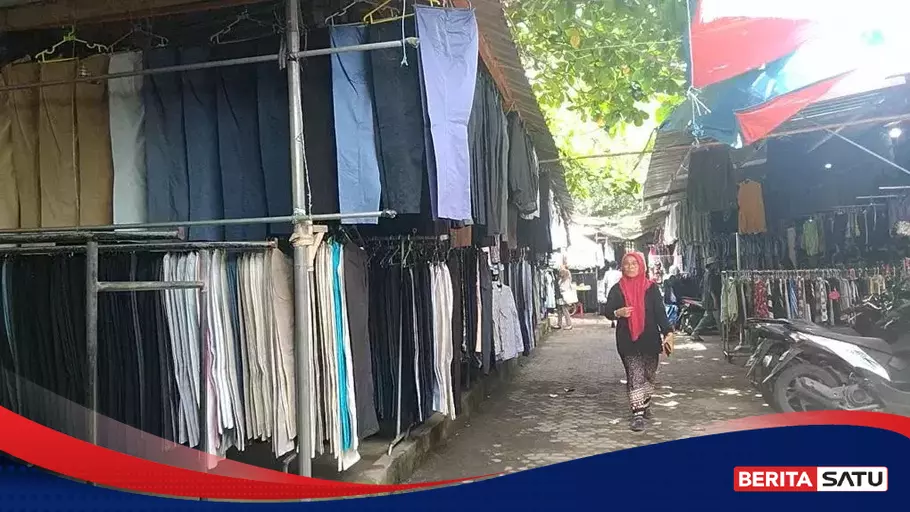 Dampak Larangan Pakaian Bekas Impor, Omzet Pedagang Turun Drastis