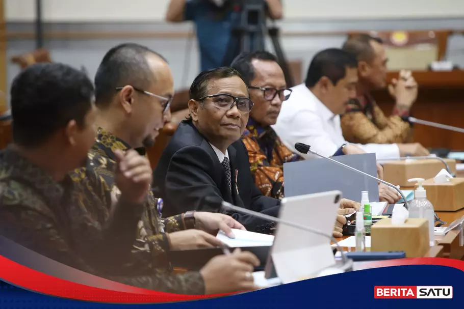 Ini Dalil Fikih Mahfud MD Yang Bikin Habiburakhman Interupsi