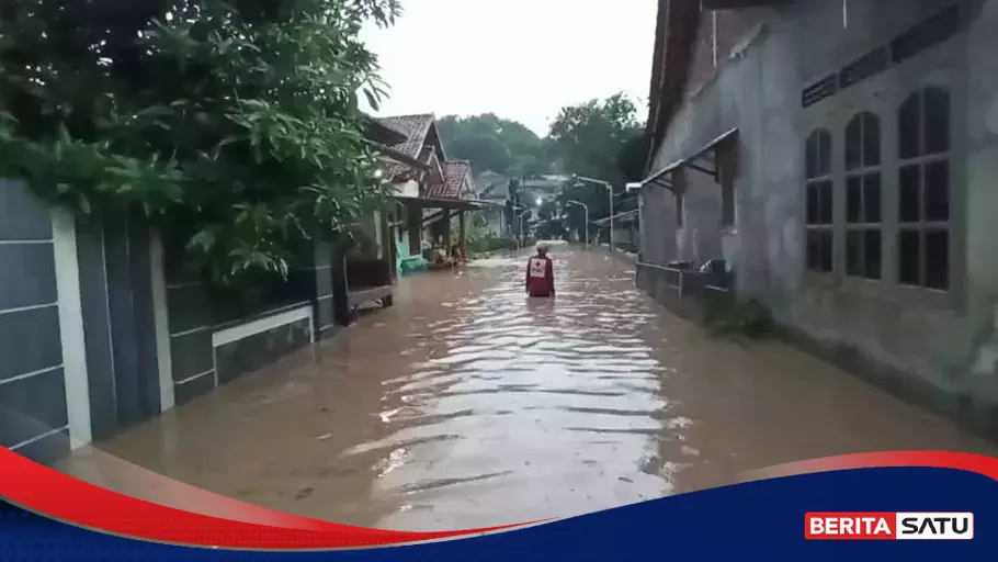 Hujan Deras, Ratusan Rumah Di Kendal Terendam Banjir Setinggi 1 Meter