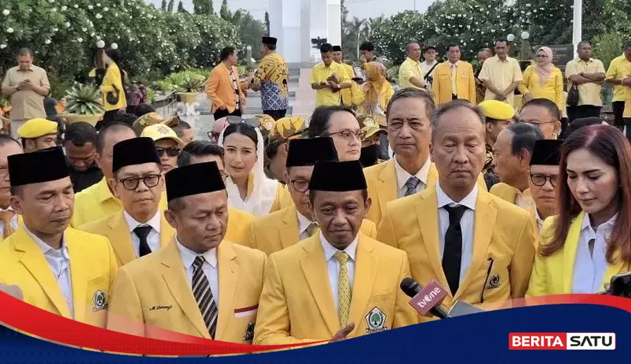 Menjelang HUT Ke-60 Golkar, Bahlil Lahadalia Dan Kader Partai Ziarah Ke ...