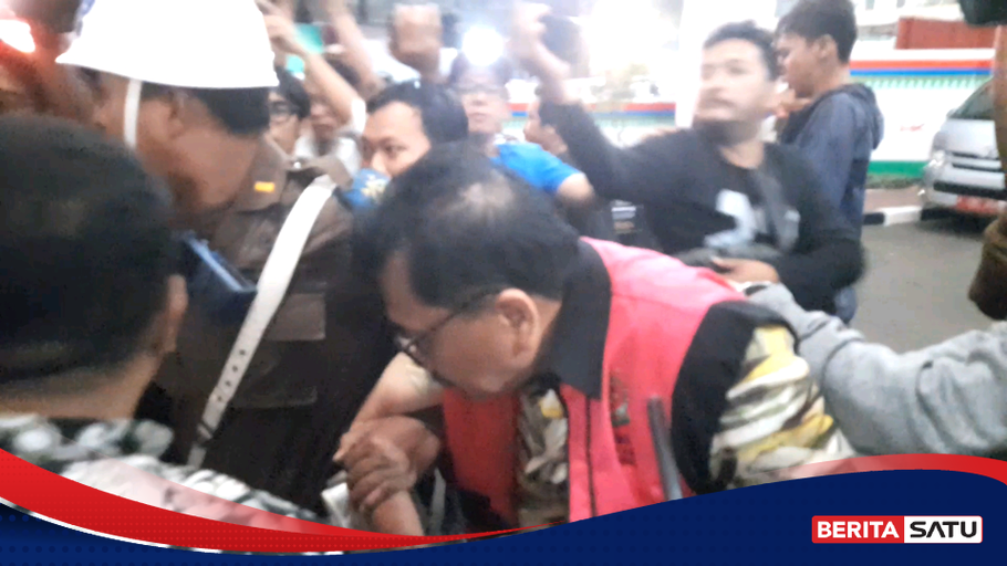 Sita Uang Nyaris Rp 1 Triliun Dan Emas 51 Kg, Kejagung Sebut Zarof ...