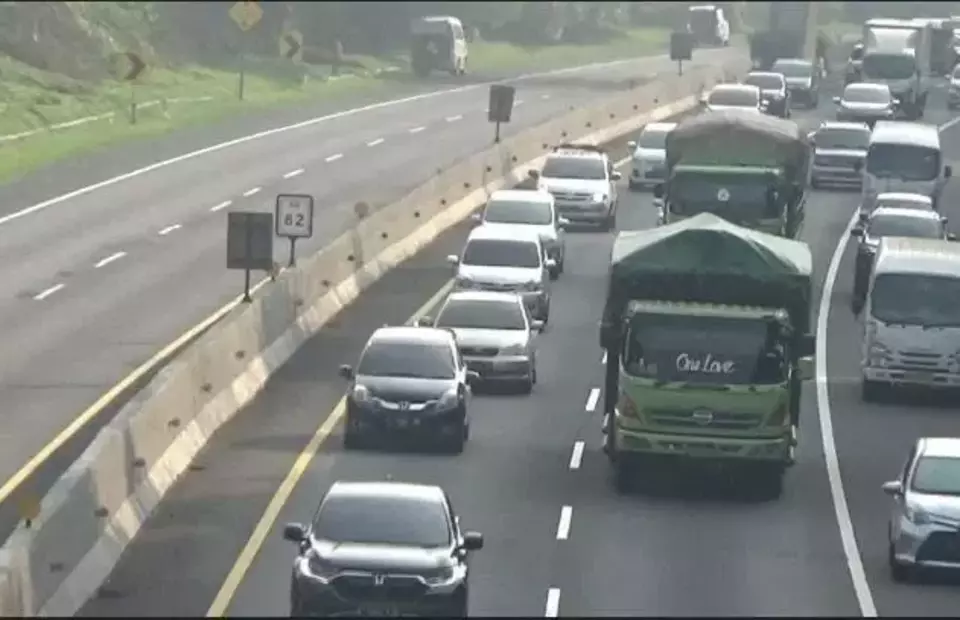 Akhir Pekan, Tol Cipularang Padat