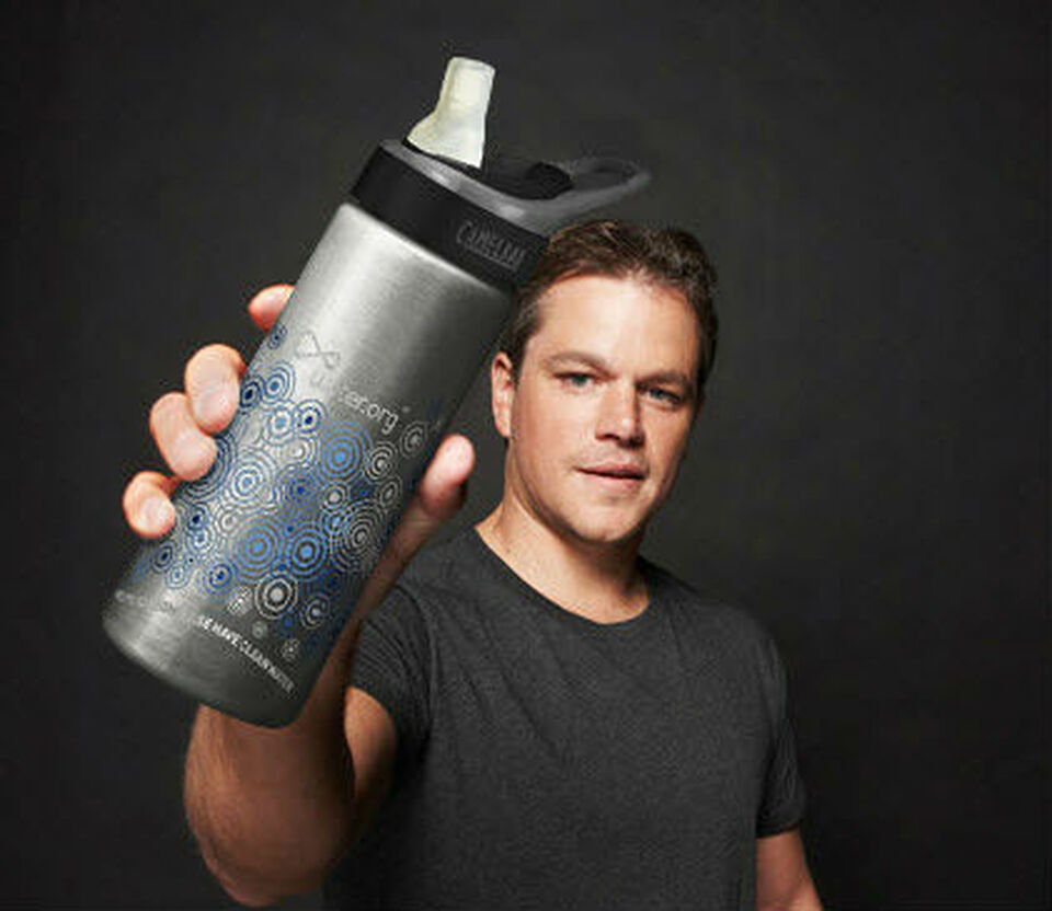 Matt Damon Jualan Botol Air