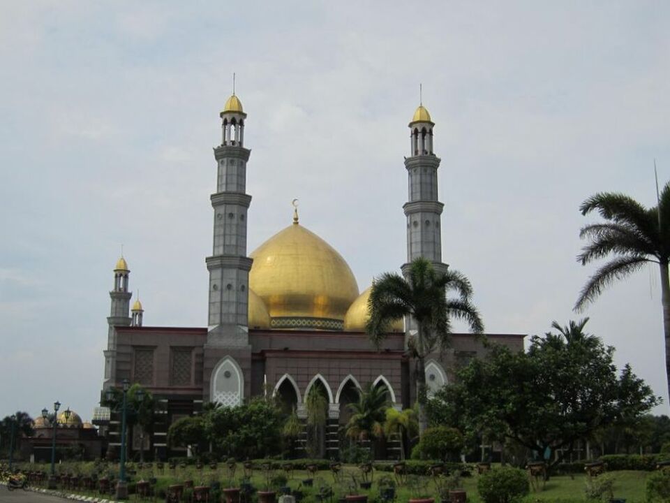 Melihat Kemegahan Masjid Kubah Emas Dian AL Mahri