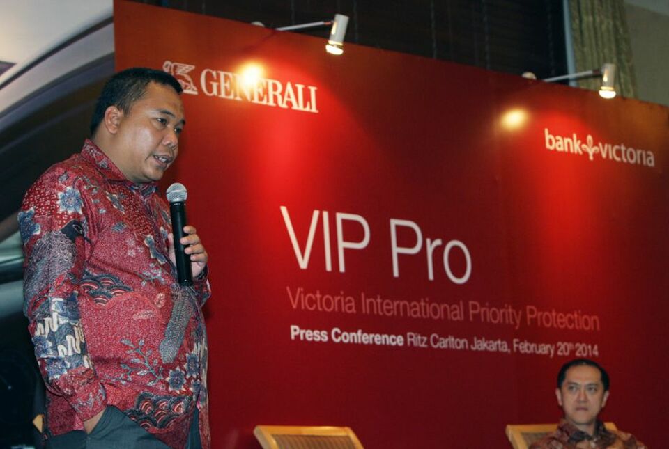 CEO Bank Victoria, Eko R Gindo memberi penjelasan kepada wartawan