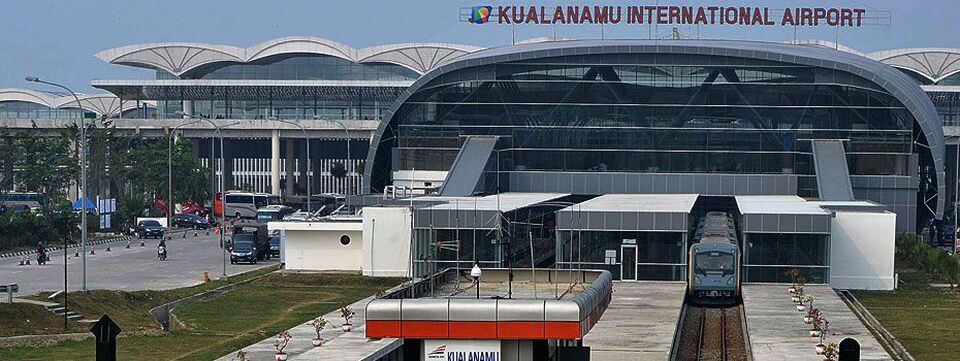 Suasana Bandara Internasional Kualanamu yang terintegrasi dengan Stasiun Kereta Api Bandara di Kabupaten Deli Serdang, Sumut.