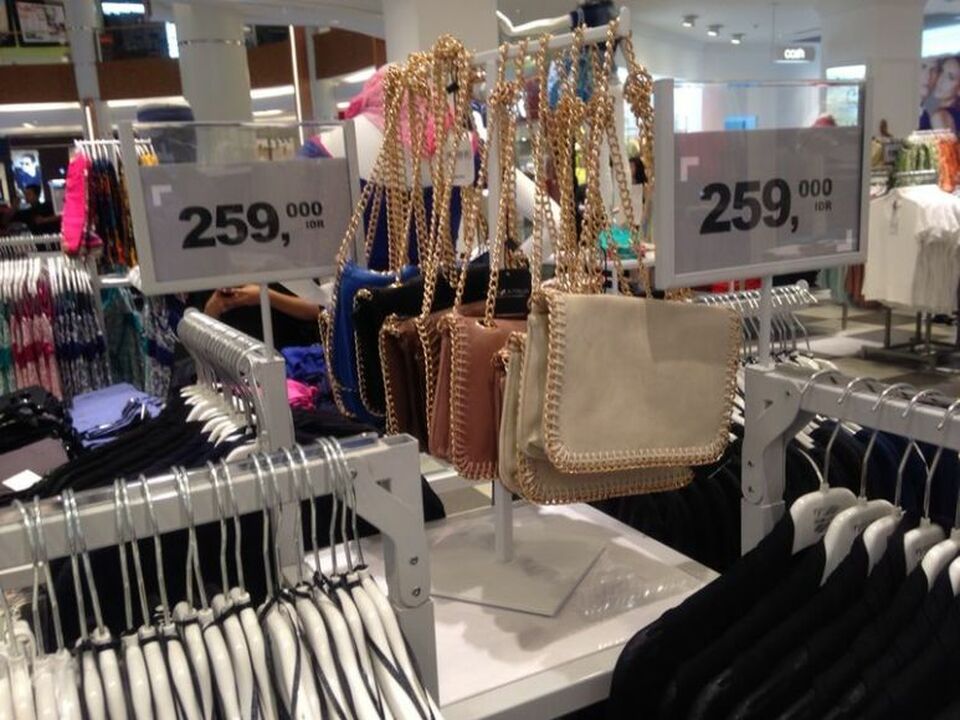 H&m di clearance summarecon mall serpong