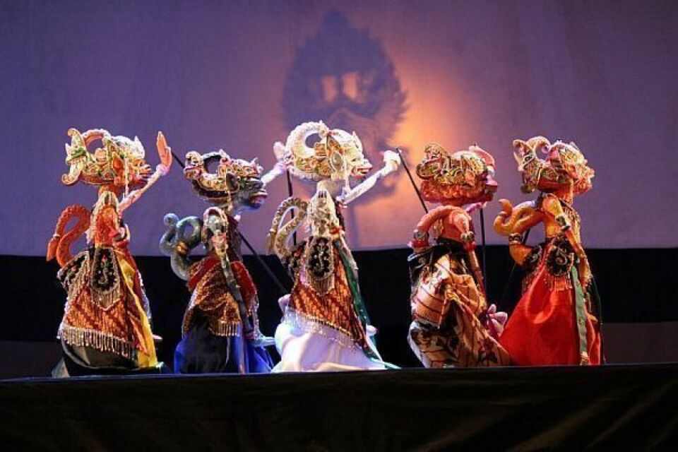 Pergelaran Wayang Golek Gantikan Kembang Api Di Gedung Sate