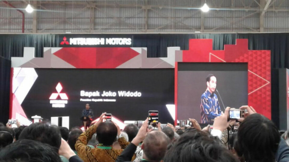 Presiden Republik Indonesia Joko Widodo meresmikan pabrik PT Mitsubishi Motors Krama Yudha Indonesia (MMKI) di kawasan Greenland International Center (GIIC), Cikarang, 25 April 2017.