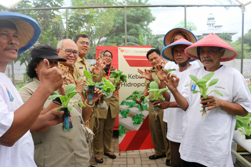 Peresmian Kebun Hidroponik Di Rusunawa Jatinegara Kaum 0913