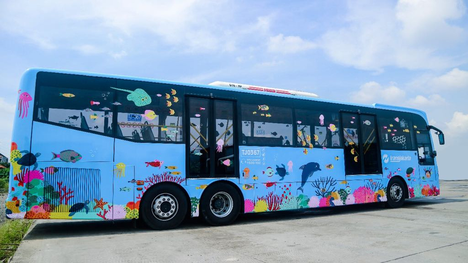 Bus Wisata Berdesain Satwa milik PT Transjakarta telah beroperasi melayani Ragunan dan Ancol sejak Rabu (4/4)
