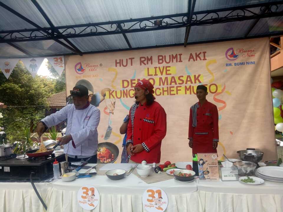 Rayakan Ulang Tahun ke 31 Bumi Aki Gelar Arak Tumpeng