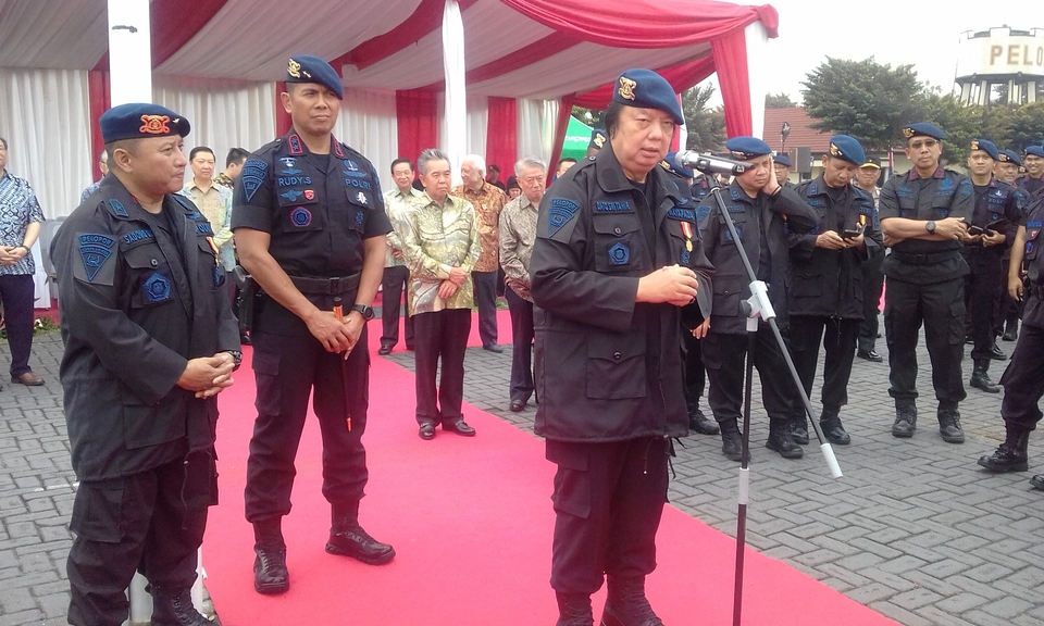 Dato Sri Tahir memberi sambutan setelah menerima anugerah warga kehormatan Korps Brimob.