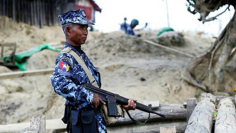 Tentara Myanmar bersiaga usai serangkaian bentrokan berdarah dalam beberapa pekan terakhir antara pasukan keamanan dan Tentara Arakan di negara bagian Rakhine barat. 