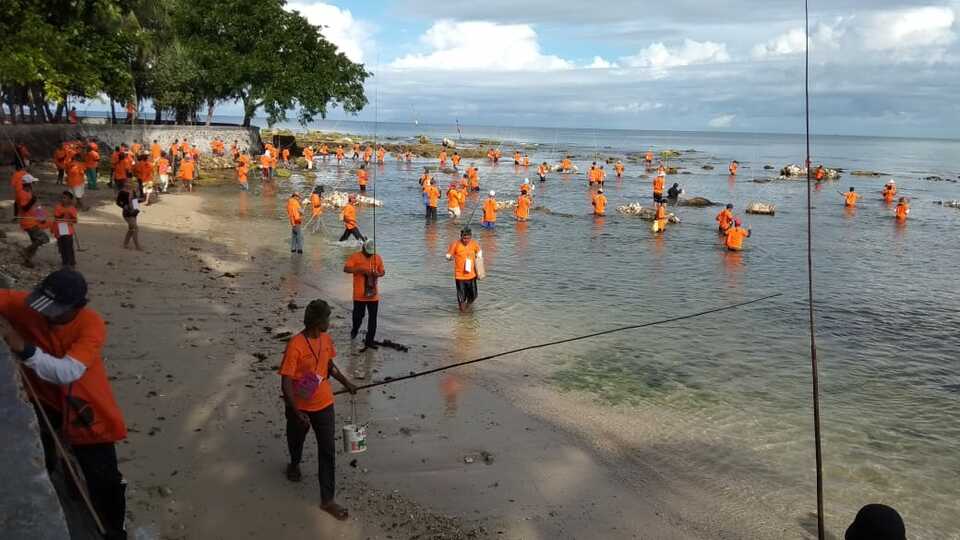 Ribuan Warga Carita Meriahkan Program