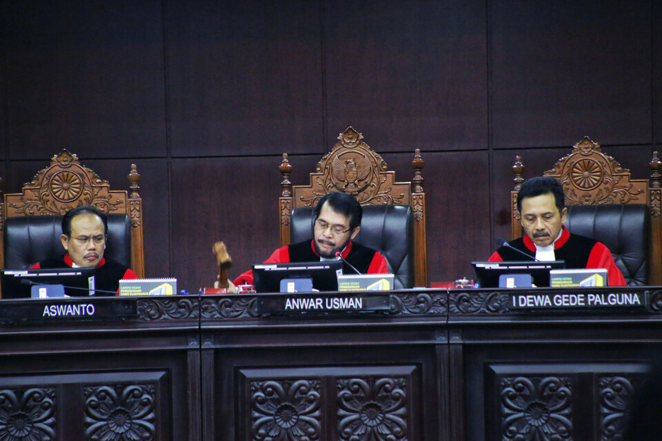 Ketua Majelis Hakim Mahkamah Konstitus Anwar Usman pada sidang Perselisihan Hasil Pemilihan Umum (PHPU) Presiden dan Wakil Presiden 2019 di Gedung Mahkamah Konstitusi, Jakarta, Kamis (27/6/2019).