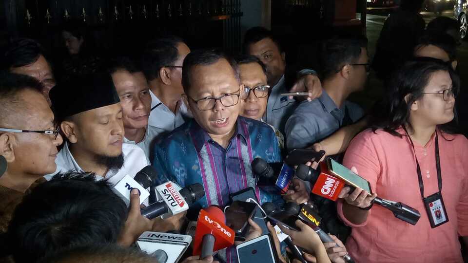 Wakil Ketua Tim Kampanye Nasional (TKN) Jokowi-Ma’ruf, Arsul Sani menjawab pertanyaan wartawan seusai menggelar syukuran TKN-TKD di Istana Kepresidenan Bogor, Selasa (2/7/2019) malam.