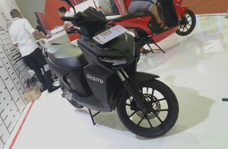 Sepeda motor listrik Gesits dipamerkan di ajang Indonesia Electric Motor Show (IEMS) di Balai Kartini, Jakarta, 4 September 2019.