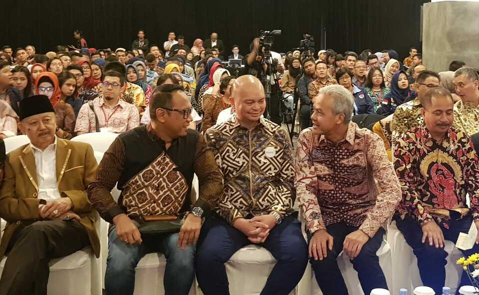 Ketua Dewan Pembina Masata, Michael Umbas (tengah) bersama Gubernur Jawa Tengah Ganjar Pranowo (kedua dari kanan) dan Menteri Pariwisata Arief Yahya (kanan) dalam acara Rembug Nasional Pariwisata Indonesia 2019 di Jakarta, Selasa, 15 Oktober 2019.