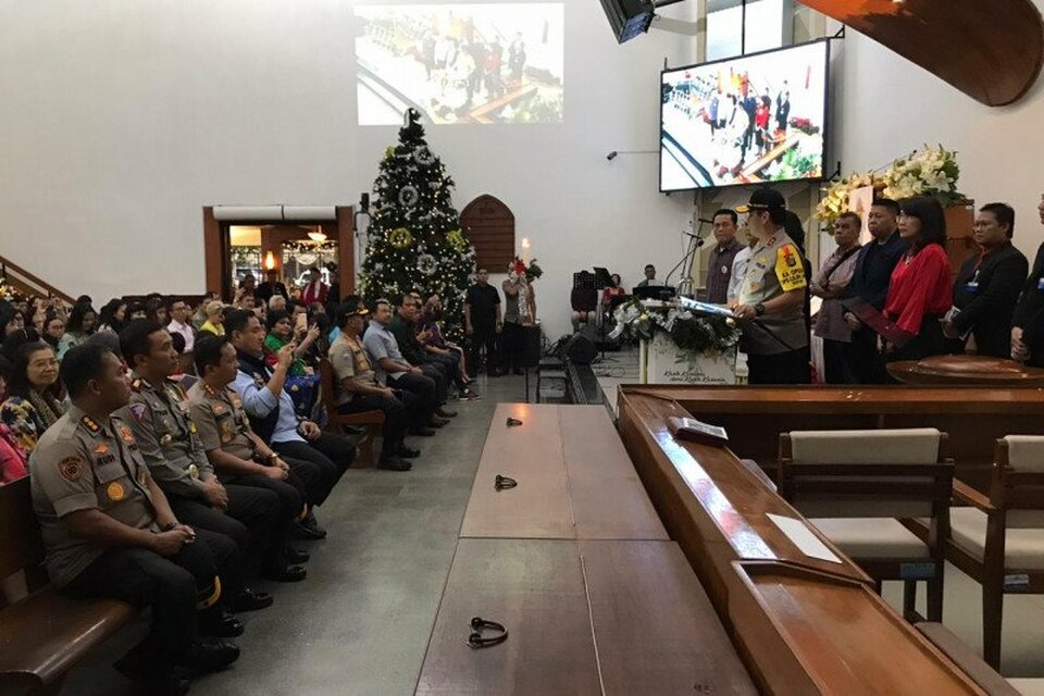 Kapolda Metro Jaya Irjen Pol Gatot Eddy Pramono menyampaikan sambutan saat meninjau perayaan Natal 2019 di GKI Kebayoran Baru, Jakarta Selatan, Rabu 25 Desember 2019.