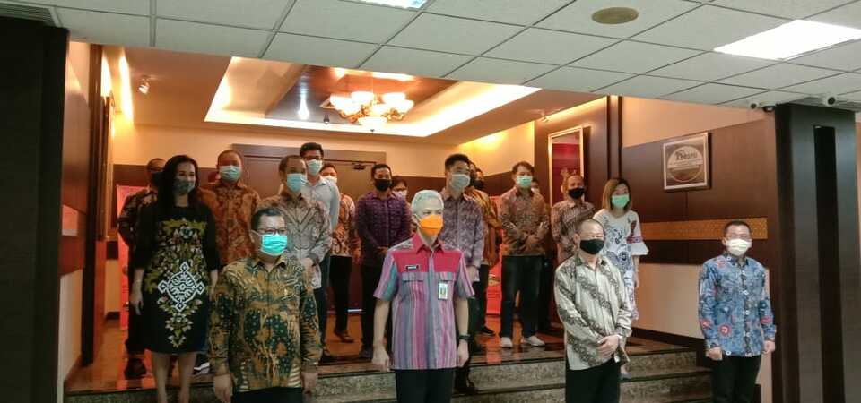 Gubernur Jawa Tengah Ganjar Pranowo berfoto bersama jajaran Kementerian Pendidikan dan Kebudayaan usai mengenalkan sistem 