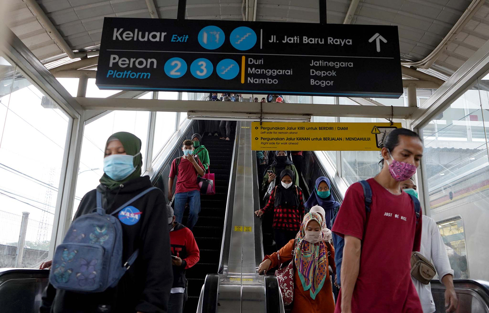 Penumpang Krl Commuter Line Dilarang Memakai Masker Scuba