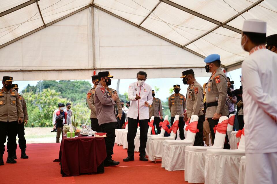 Gubernur Sulawesi Selatan Nurdin Abdullah dan Kapolri Jenderal Pol Listyo Sigit Prabowo di kantor Polda Sulawesi Barat, Jumat 12 Februari 2021.
