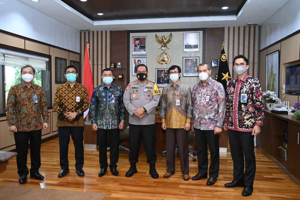 Kapolda Kalsel Irjen Rikwanto menerima audiensi dari OJK Kantor Regional IX Kalimantan beserta Perwakilan Industri Jasa Keuangan di Kalsel.