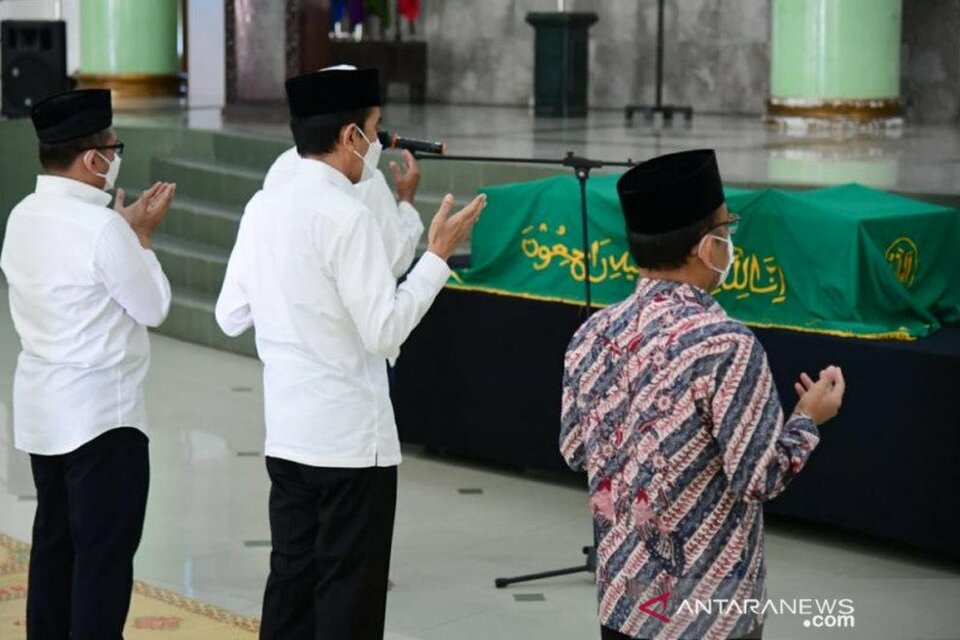 Presiden Joko Widodo bertakziah ke Mendiang Artidjo Alkostar  