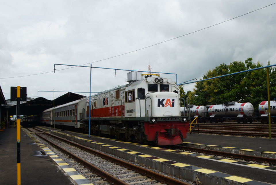 Longsor Ganggu Perjalanan Kereta Api Pohgajih Kesamben