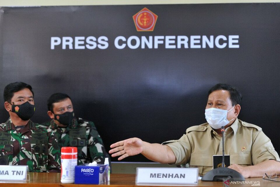Menteri Pertahanan (Menhan) Prabowo Subianto (kanan).