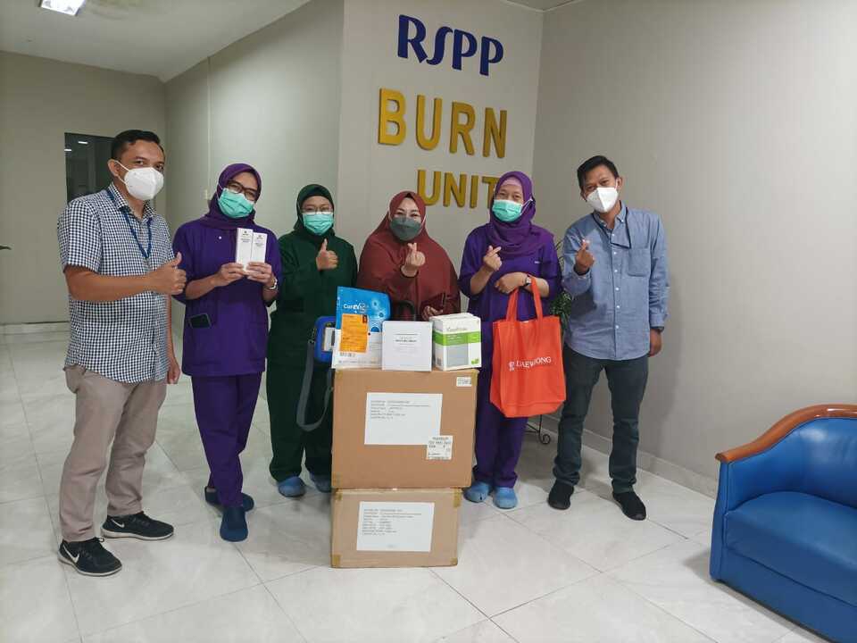 CGBIO, sebuah perusahaan yang mengkhususkan diri dalam pengobatan regeneratif, mengumumkan bahwa mereka bekerjasama dengan Daewoong Indonesia untuk mensponsori pasokan bantuan untuk perawatan pasien luka bakar di Indonesia.