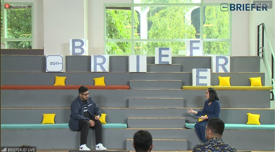 Founder & Chief Executive Officer (CEO) Briefer, Aditya Sani (kiri).