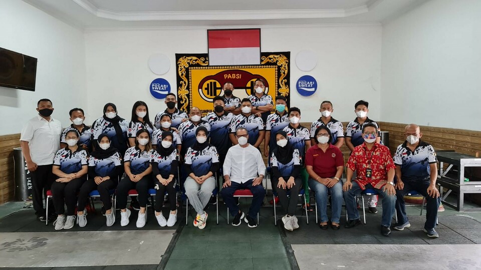 Pengurus Besar Perkumpulan Angkat Besi Seluruh Indonesia (PB PABSI) dan para atlet yang akan bertanding di Kejuaraan Dunia 2021 di Uzbekistan.