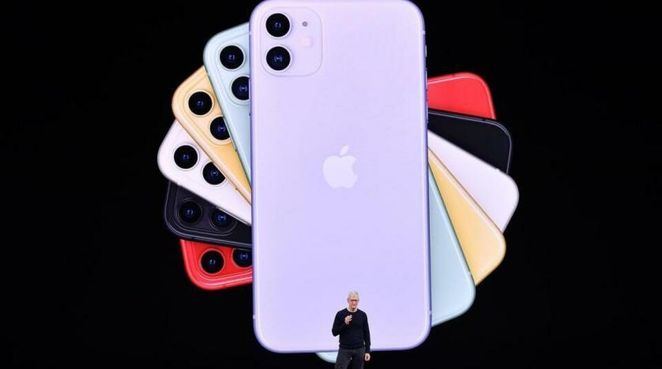 CEO Apple Tim Cook berbicara di acara peluncuran produk di Cupertino pada September tahun 2020