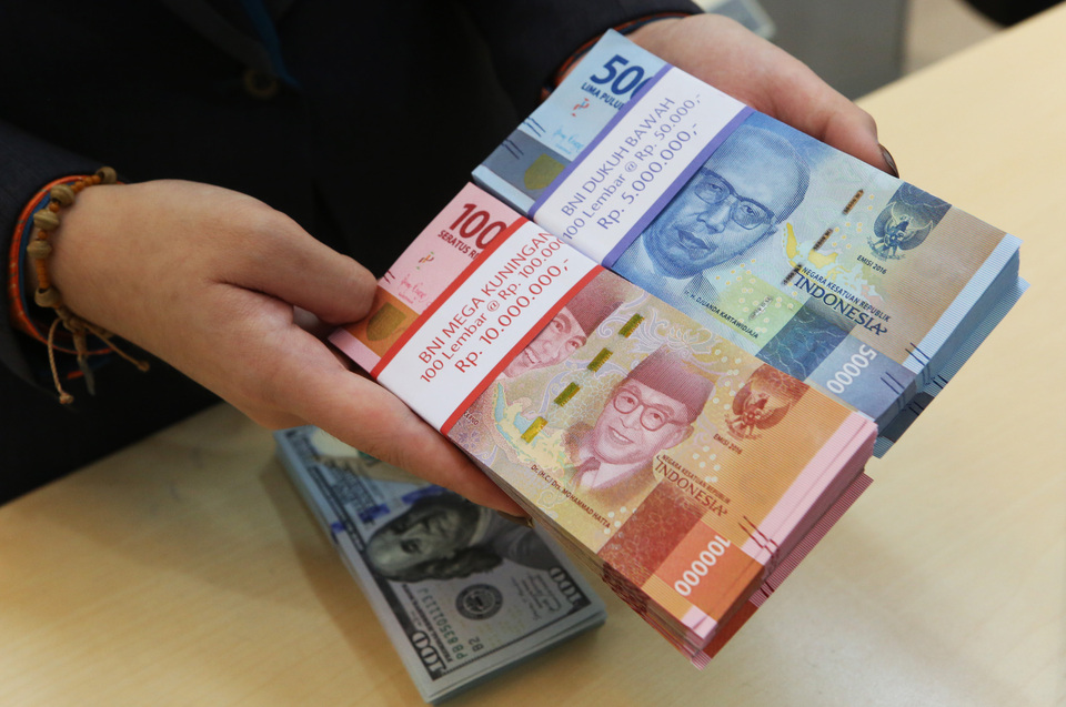 Mata uang rupiah dan dolar Amerika.