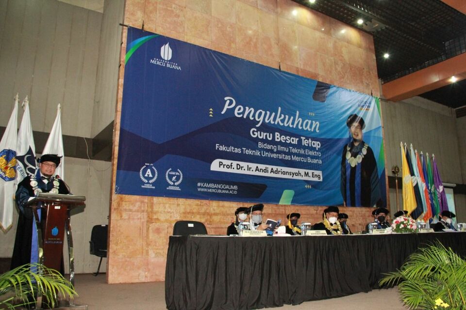 Prof Dr Ir Andi Adriansyah M.Eng memberikan orasi ilmiah pada acara pengkukuhannya sebagai Guru Besar Bidang Ilmu Teknik Elektro, Fakultas Teknik Universitas Mercu Buana (UMB), di Kampus UMB Jakarta, Rabu, 23 Maret 2022.